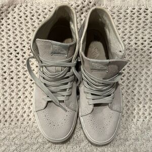 Vans Unisex MENS size 8 Women’s 9.5Dawn Gray Platform Hightop
Sneaker